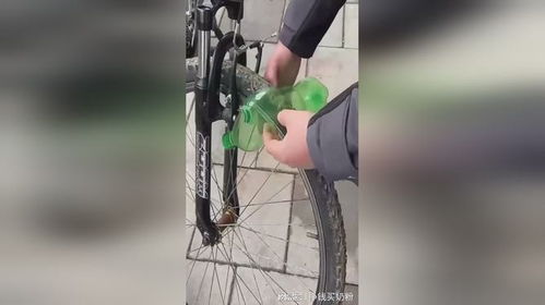 省錢妙招 用礦泉水瓶自制自行車鎖，牢固又實(shí)用